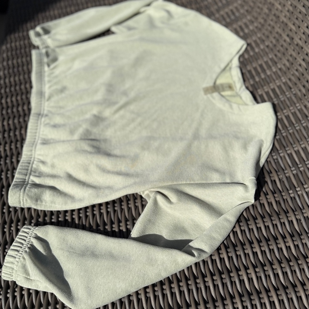 Light Green Cropped Sweatshirt - Size M